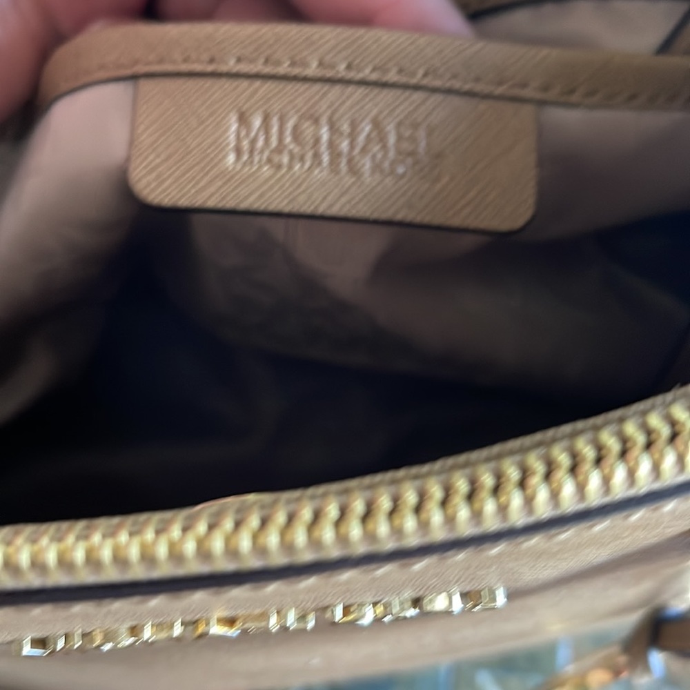 Gorgeous Michael Kors Sutton LG satchel purse perfect - Picture 8 of 11